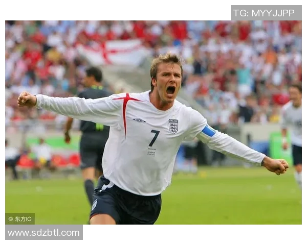 我想了解那位足球明星的英文名字和相关信息